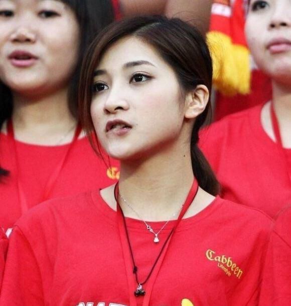 乳妇喂奶被强伦子